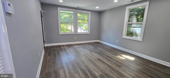 Building Photo - 405 34th St SE