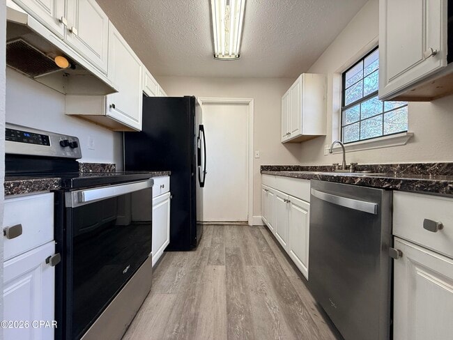 Foto del edificio - 6615 Enzor St