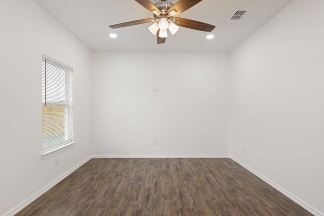 Foto del edificio - 2323 N Vly Cir