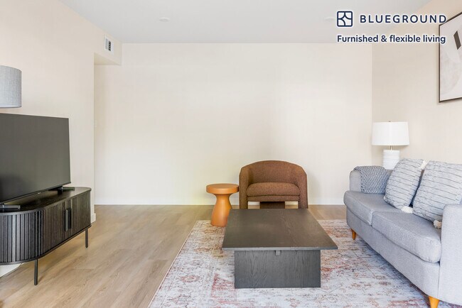 Foto del edificio - 2721 Midtown Ct