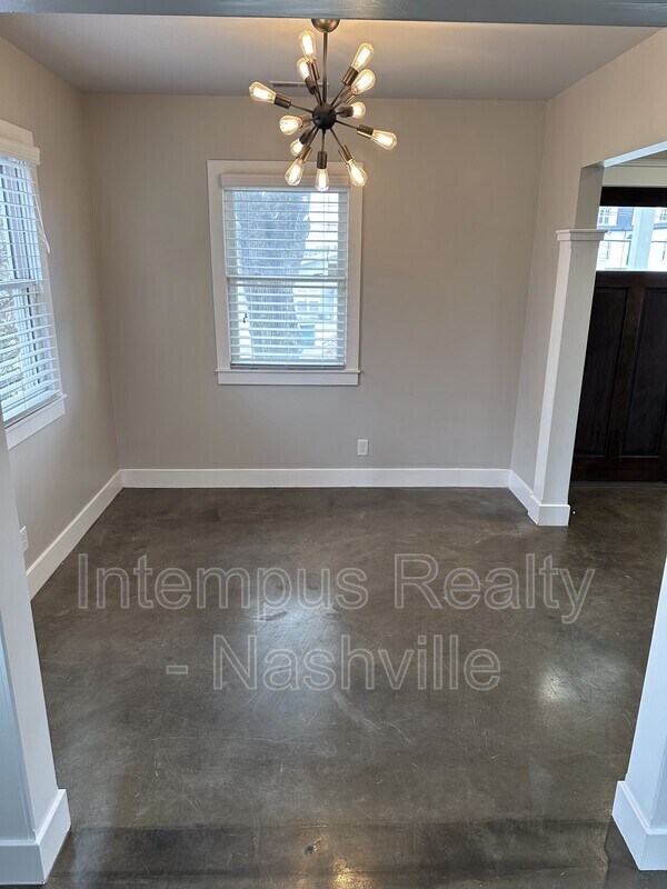 Building Photo - 548 Veritas St