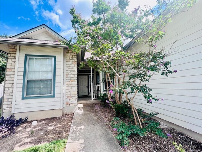 Building Photo - 2016 Castle View Dr