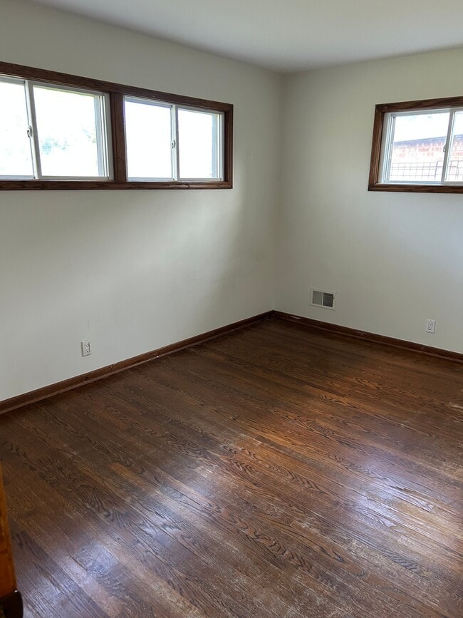 Building Photo - 8837 Belleforte Ave