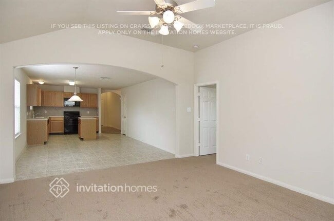 Foto del edificio - 915 Lancaster Lake Dr