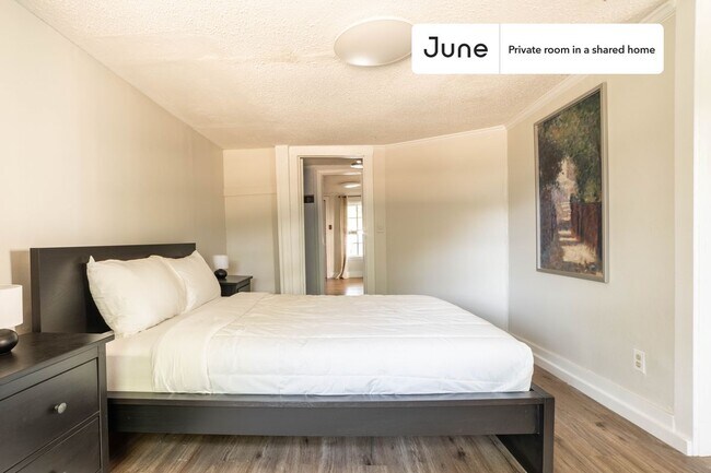 Foto del edificio - Room in Shared 3 bed/1 bath home