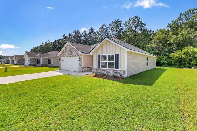 Building Photo - 3 Bedroom Home