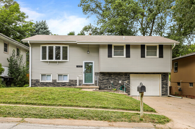 Building Photo - 1608 Lincoln Ave