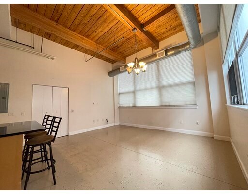 Building Photo - 120 Holmes St