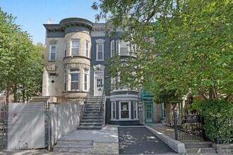 Building Photo - 52 BRINKERHOFF St