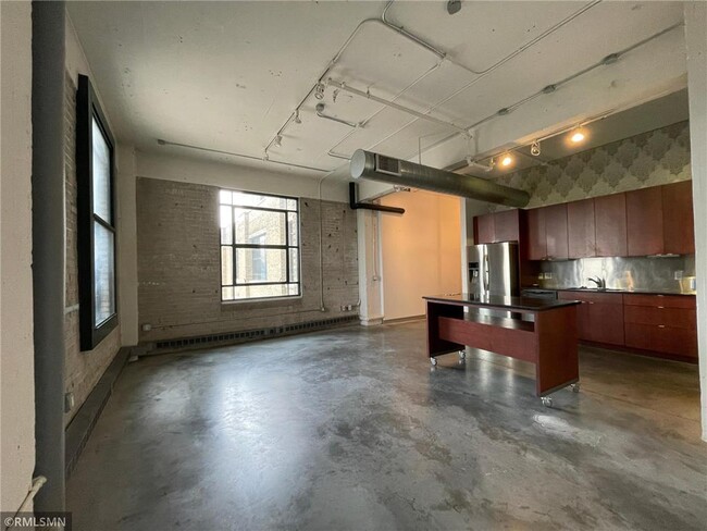 Building Photo - 2929 Chicago Ave
