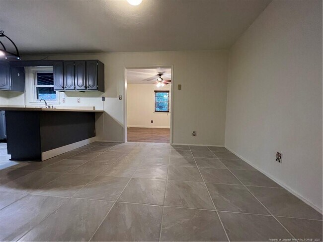 Building Photo - 900 Sunbury Dr