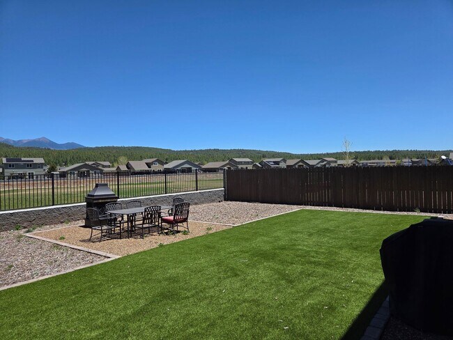 Foto del edificio - Coming in June!       Spacious 4 Bedroom Home in Bellemont | Fenced Backyard + 2 Car Garage
