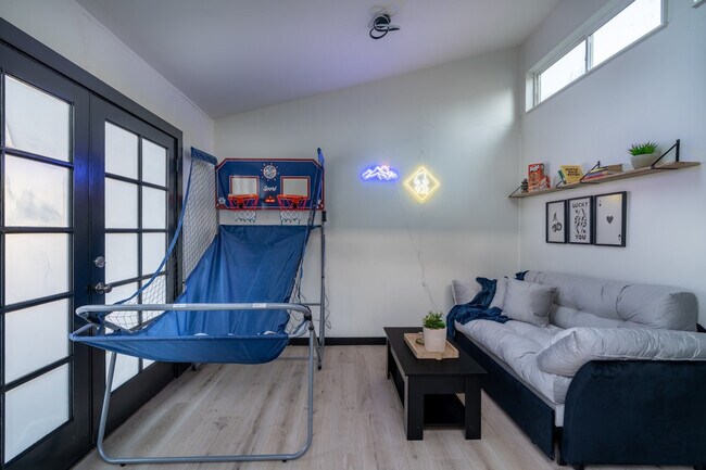 Foto del edificio - 60 2nd Ave NE