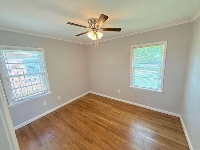Building Photo - 1711 Myrna Ln