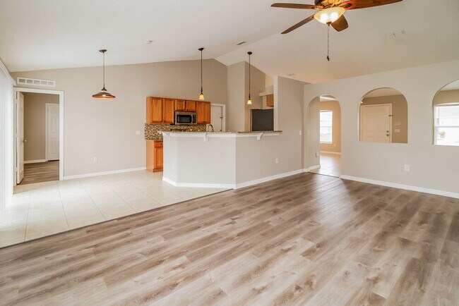 Building Photo - 816 Jarnac Dr