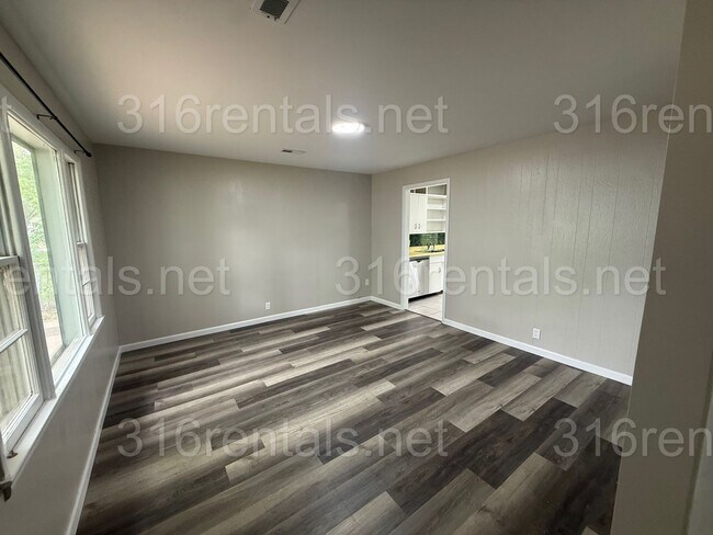 Foto del edificio - $1200 - 4 bedroom / 2 bathroom - Single Family Home