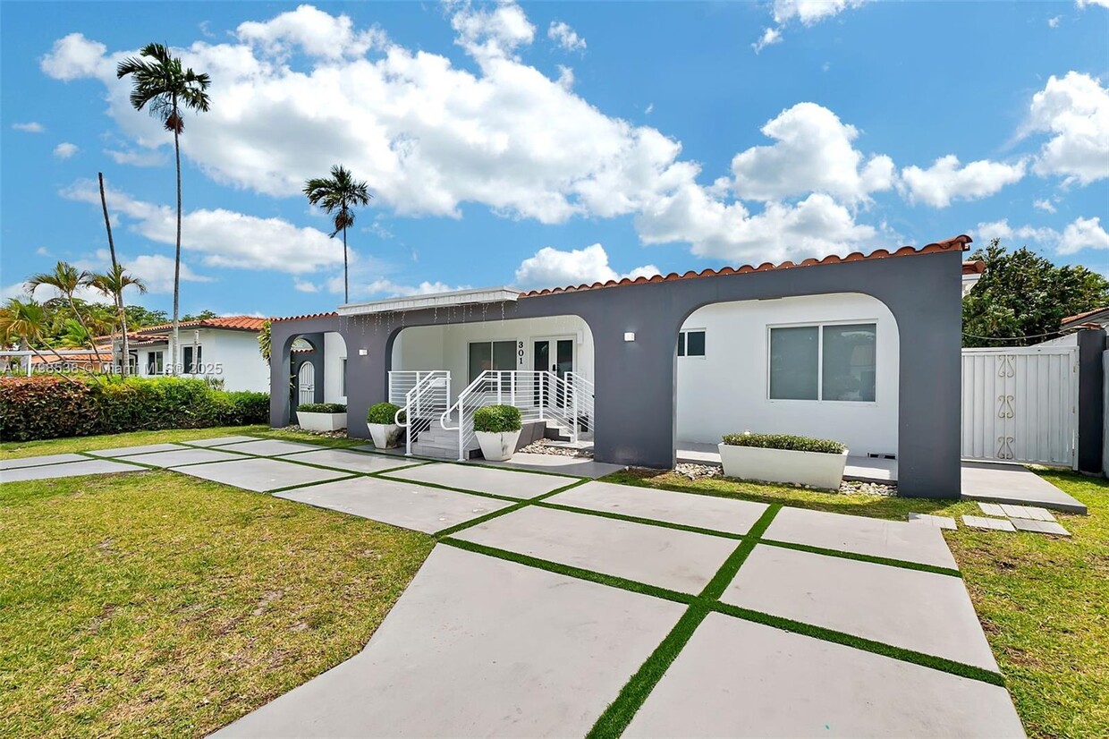 Primary Photo - 301 SW 30th Ct