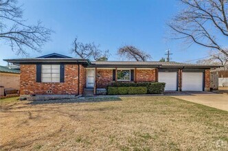 Building Photo - 4801 Holiday Ln