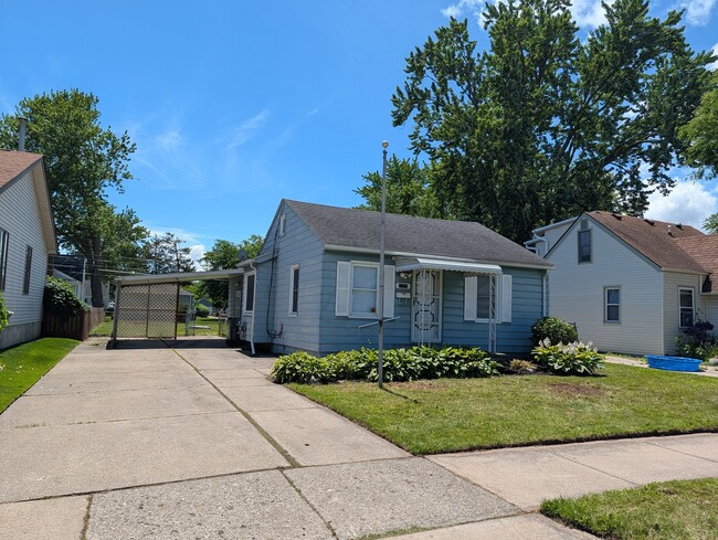 Building Photo - 21712 Lakeview St