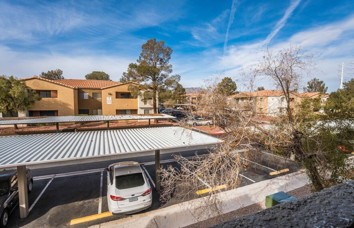Foto principal - Remodeled Desert Shores Condo with Lakesid...