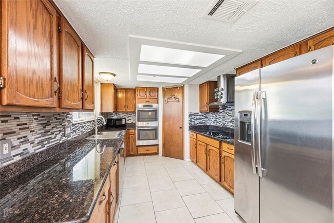 Building Photo - 21431 Park Bend Dr