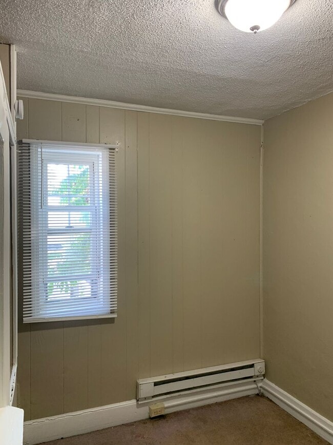 Building Photo - Recently updated Reading City 2 bedroom to...