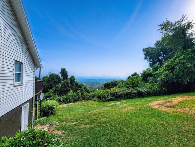 Foto del edificio - 2726 Stewartstown Rd