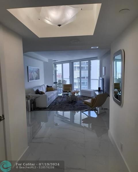 Foto del edificio - 16425 Collins Ave