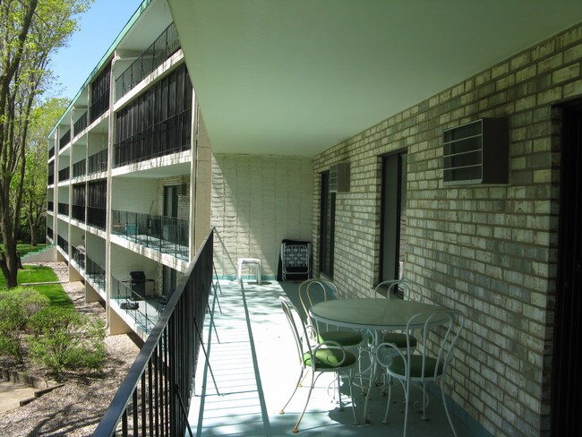 5010 Fairview - 10531 Cedar Lk Rd S