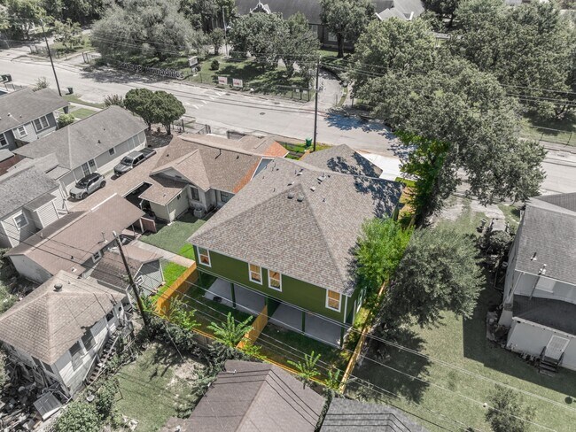 Foto del edificio - 404 Forest Hill Blvd