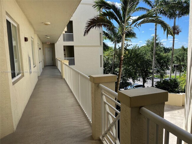 Foto del edificio - 3500 Oaks Clubhouse Dr