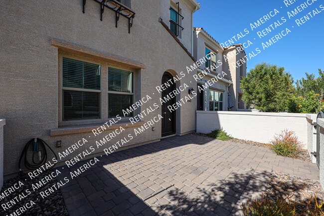Building Photo - 4077 S Sabrina Dr