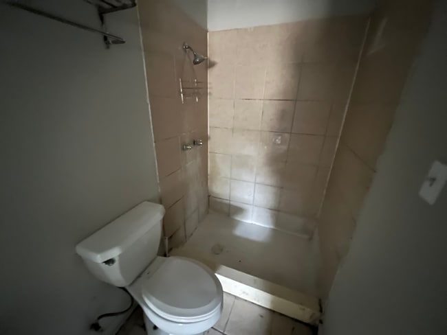 Building Photo - 5325 Queen Mary Ln