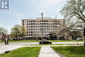 Building Photo - 1-601 Leaside Park Dr