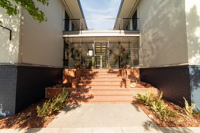 Foto del edificio - 200-220 E 15th St