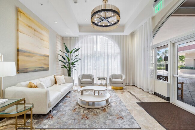 Vestíbulo - 2011 N Ocean Blvd