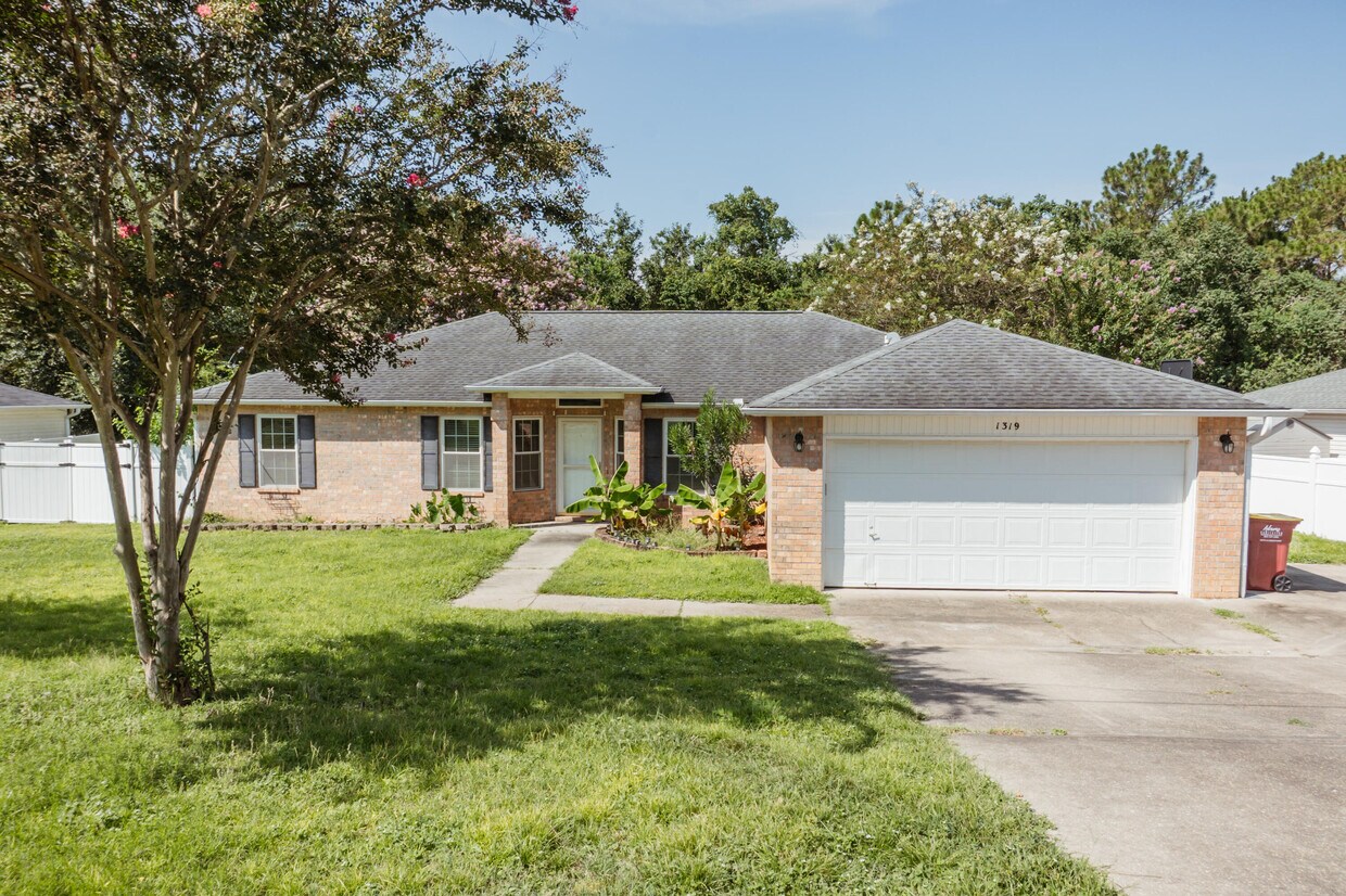 Foto principal - 1319 Jefferyscot Dr
