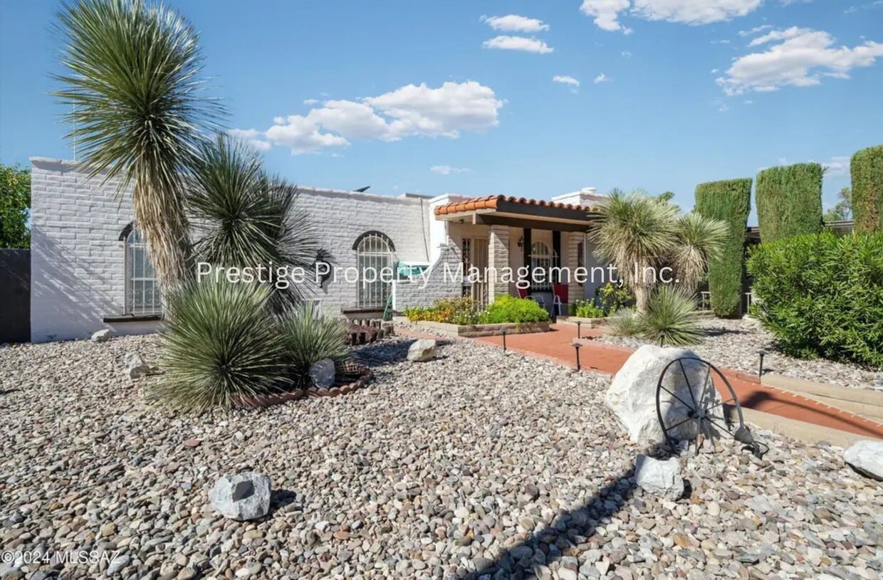 This 3/2 East Side Home Has It All AND more! - This 3/2 East Side Home Has It All AND more!