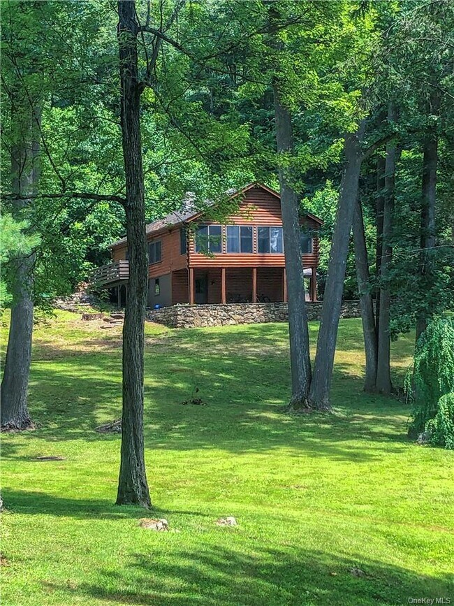 Foto del edificio - 559 Quaker Hill Rd