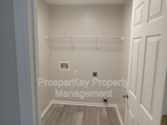 Foto del edificio - 721 Pine Hill Ct