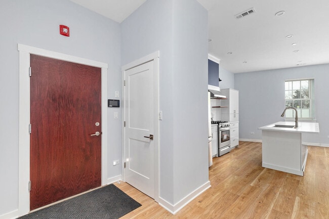 Building Photo - 8500 Georgiana Ave