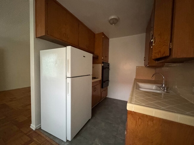 Building Photo - 1722 Armacost Ave