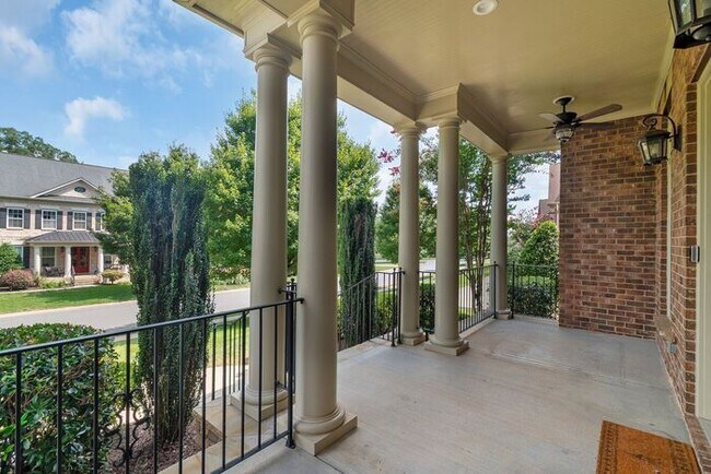 Foto del edificio - Stunning All-Brick Home in BridgeMill Community!