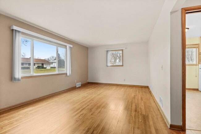 Building Photo - 426 Rushmore Ln