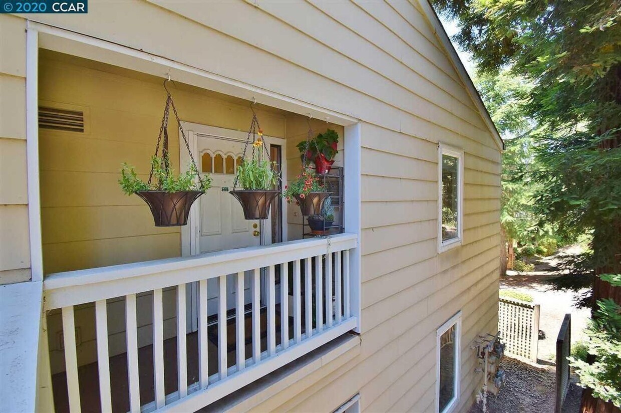 Foto principal - Beautifully Updated 2-bedroom 2 bath Condo...