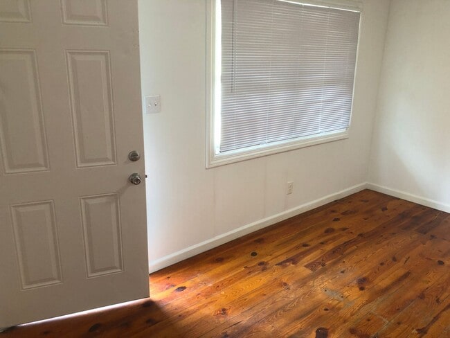 Foto del edificio - 1725-1727 Old Lynwood Circle