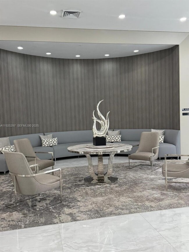 Foto del edificio - 18800 NE 29th Ave