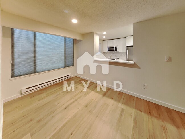 Building Photo - 14622 NE 30th Pl 18-B