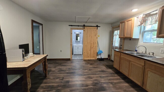 Foto del edificio - 14690 W Pine Lake Rd