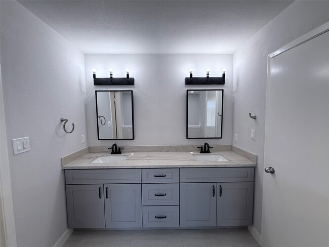 Building Photo - 6518 Briar Terrace Dr